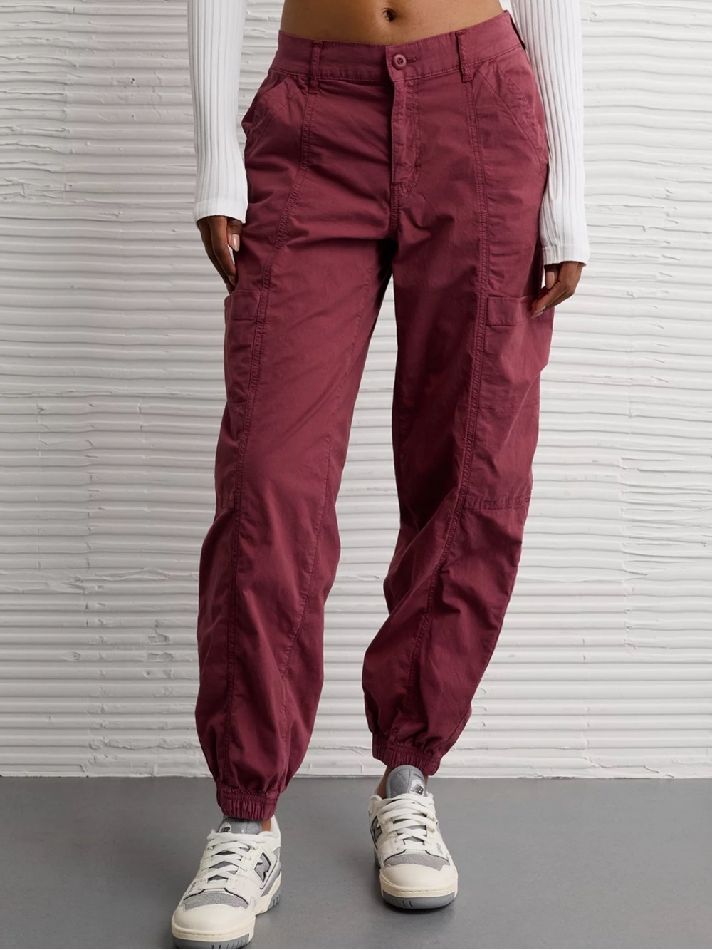 American Eagle Snappy Stretch Baggy Cargo Jogger Wine Size 2 Regular